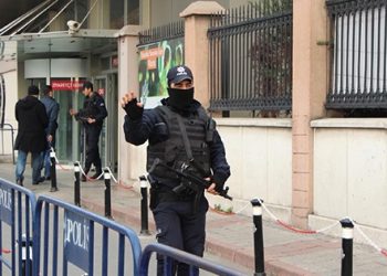 Emniyet’e yaklaşan kamyona ateş!