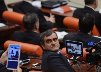 Ali Şeker: Yeliz TV AKP’yi tanımlıyor
