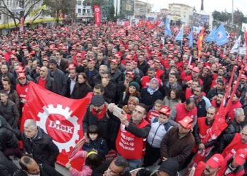 Grev yasağına direndiler kazandılar!