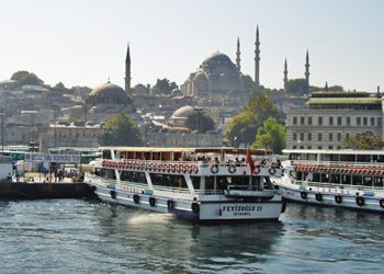 40 günlük bebeğini Eminönü’nde denize attı!