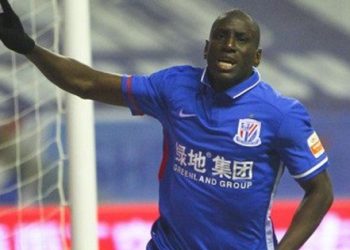 Demba Ba raporlarını getirdi