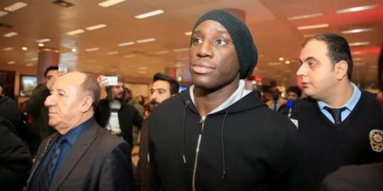 Demba Ba imzayı bekliyor