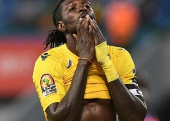 Adebayor Türkiye’de! Resmen imzaladı