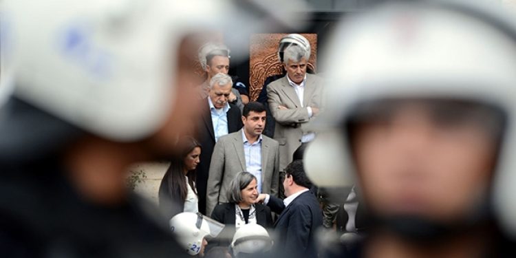 Selahattin Demirtaş’a 142 yıl!