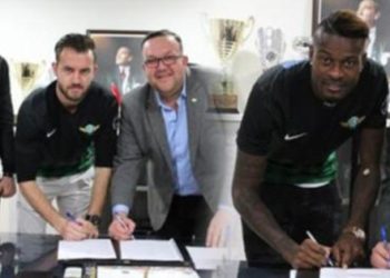 Akhisar’da son günde 2 imza