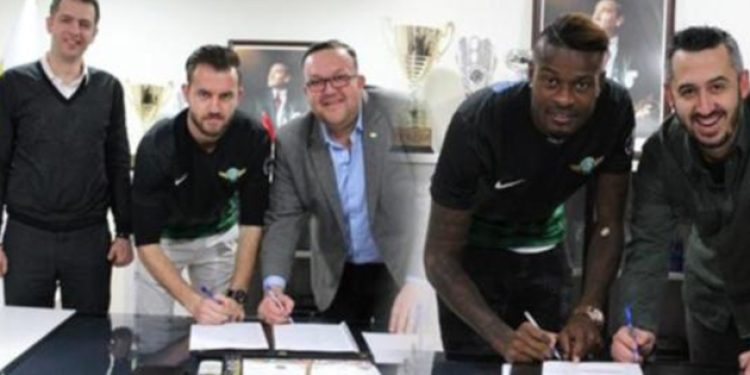 Akhisar’da son günde 2 imza
