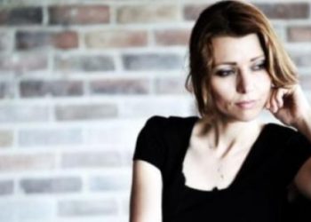 Elif Şafak’tan referandum paylaşımı