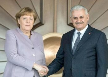 Merkel’den Türkiye’ye güçler ayrılığı uyarısı