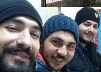 Diktatörlük: Hayır afişine kelepçe!