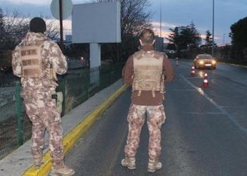 Havalimanında minibüs paniği