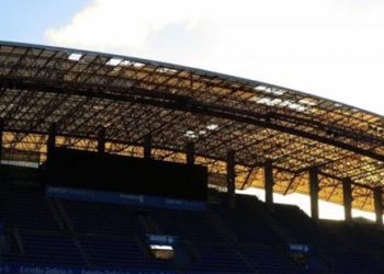 Çatı çöktü maç iptal!