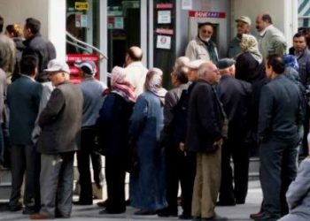 ‘Emeklilere promosyon vaadi şantaja dönüştü’