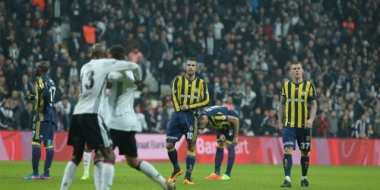 Van Persie’den iğrenç hareket!