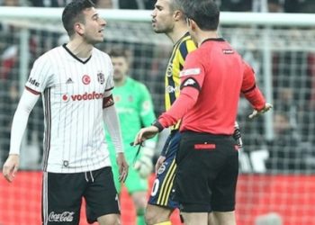 Oğuzhan van Persie’yi sildi