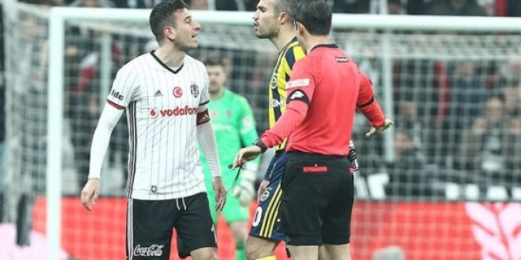 Oğuzhan van Persie’yi sildi