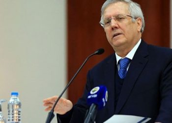 “Van Persie’ye taktiği Aziz Yıldırım verdi”