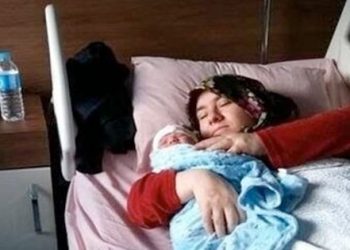 Yeni doğum yapan anneyi gözaltına aldılar!