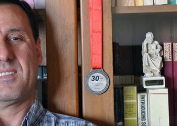 Ercan İpekçi Ayşenur Parıldak’ı yazdı!