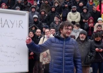 KHK ile ihraç oldu kar altında ders verdi