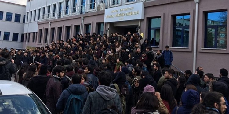 “Kahrolsun istibdat yaşasın hürriyet”