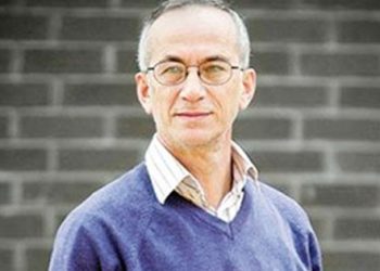 Bir onurlu hoca istifa etti