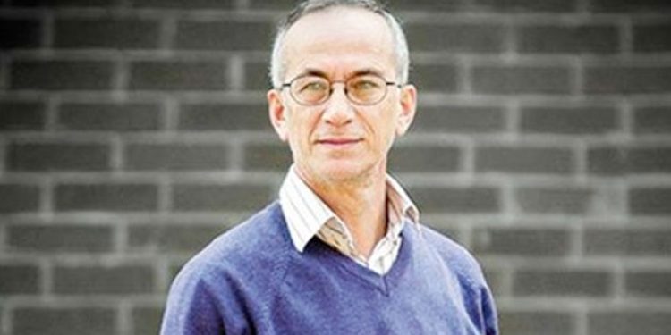 Bir onurlu hoca istifa etti