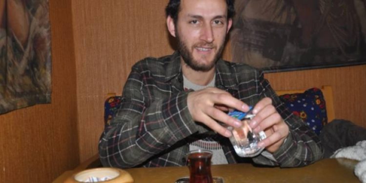 “Polis gözaltında beni bıçakladı”