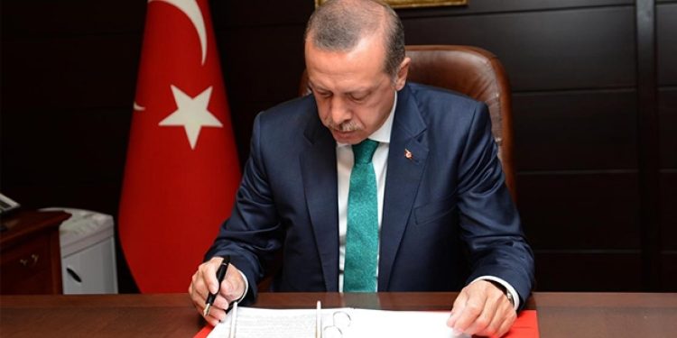 AKP’ye KHK’da sahtecilikten suç üstü!