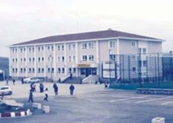 100 öğrenciye taciz ettiği iddia edilen müdür serbest bırakıldı!