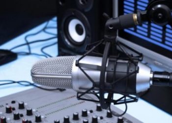 Radyo DJ’yini canlı yayında öldürdüler!