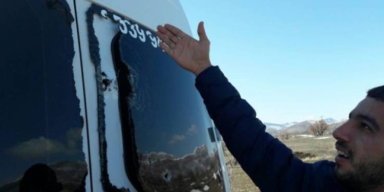 Zırhlı araç minibüsü taradı