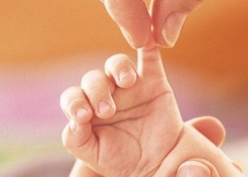 Tutuklu annenin doğurduğu bebeği aldılar