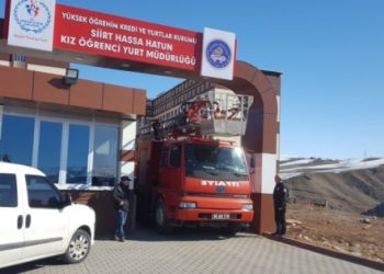 2000 öğrencinin kaldığı kız öğrenci yurdunun çatısı çöktü