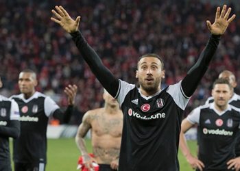 Cenk Tosun İbrahimoviç’i solladı