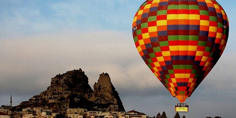 Hava balonu yere çakıldı: 1 ölü