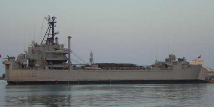 Askeri gemide yangın!