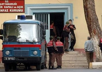 Hasta bebeğiyle gözaltında /Annelere Saldırı