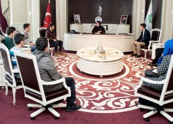 Belediye başkanının şaşaalı makam odası