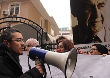 Akademisyenin feryadı: İçeri kapattılar bizi