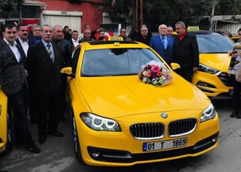 Lüks taksi vatandaşa bindi!