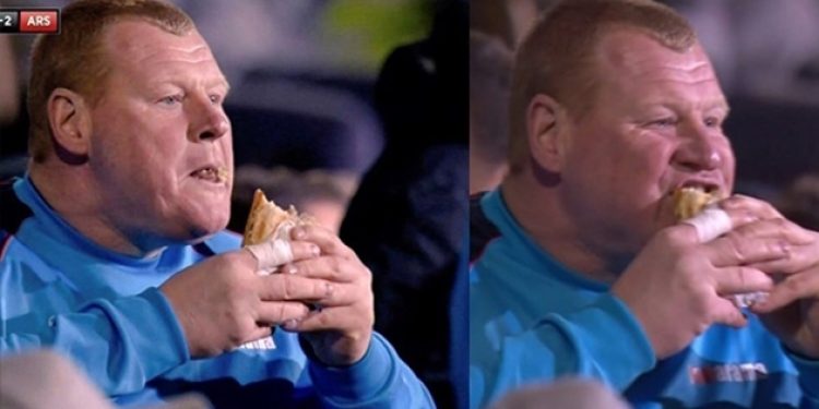 Takım sahada, kaleci kenarda yedi!