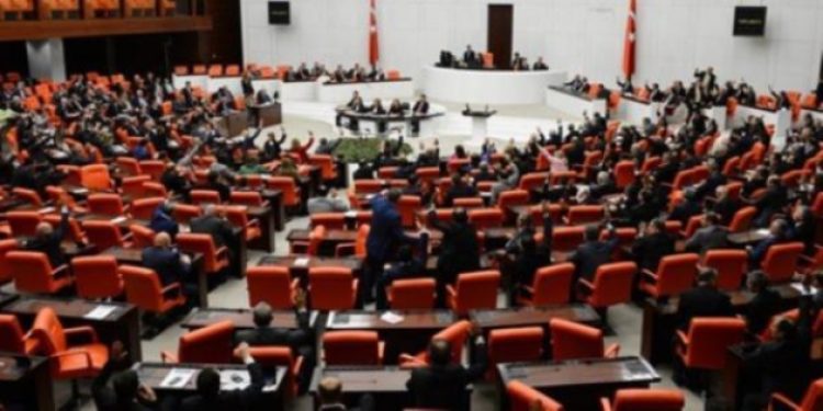 AKP Meclis’in içini boşaltıyor