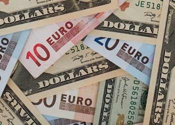 Dolar ve Euro yeniden yükseliyor