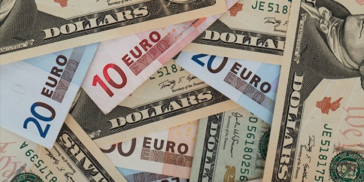 Dolar ve Euro yeniden yükseliyor