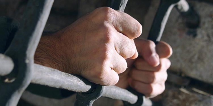 Rüşvetçiye, tecavüzcüye var muhalife yok!