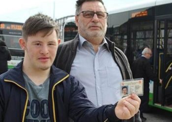 Engelli çocuk ve babası zorla otobüsten indirildi