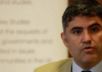 Akademisyen Altıparmak’a yurtdışı engeli