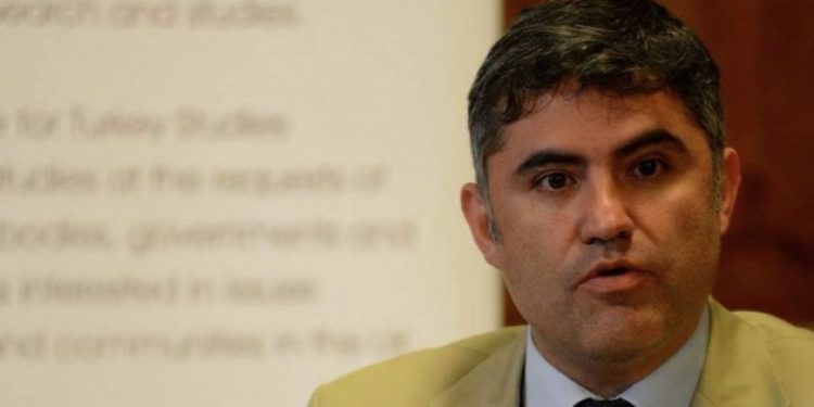 Akademisyen Altıparmak’a yurtdışı engeli