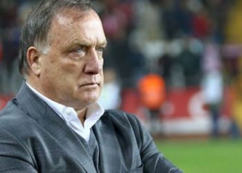 Dick Advocaat istifa kararı aldı ama…