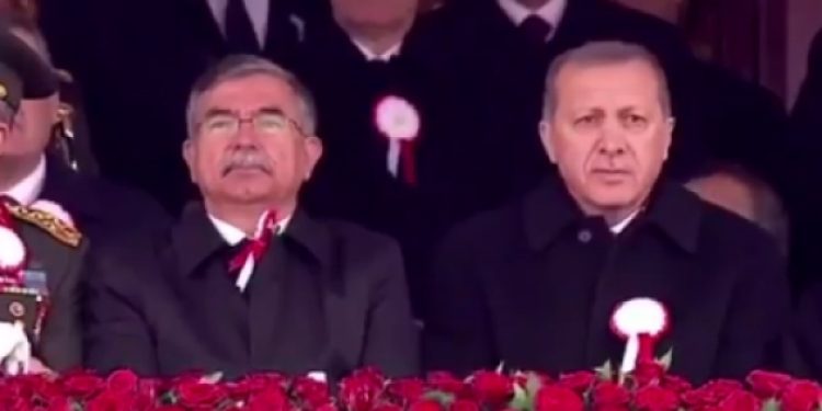 “28 şubat coşkuyla kutlandı. Erdoğan törende ne yaptı?”